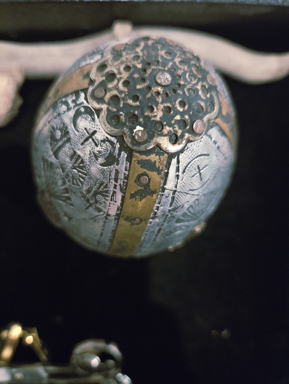 Vintage Mexican Milagro Prayer Egg - Picture 2 of 6
